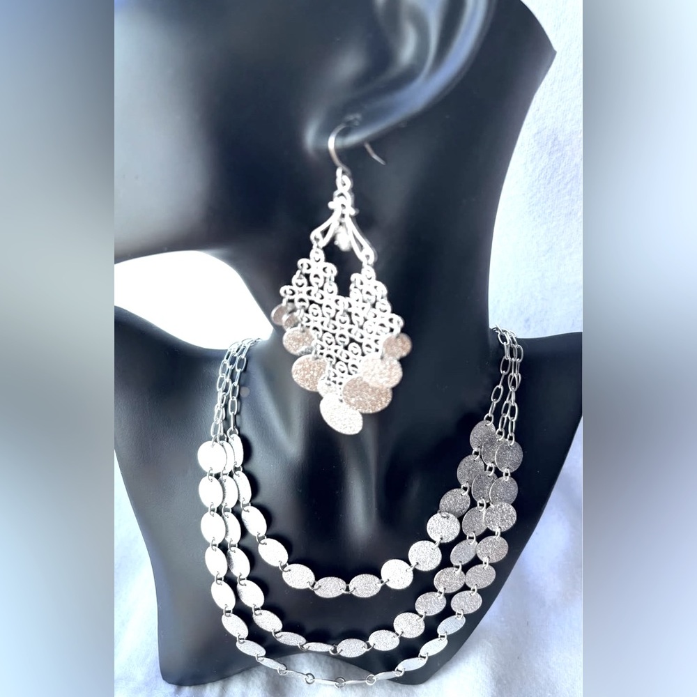 Cascading Statement Necklace Never Worn - image 5